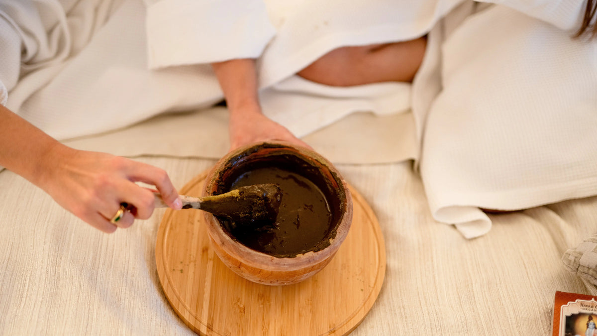 ¿Qué productos usar para mantener el cabello teñido con henna caoba? Radhe Shyam