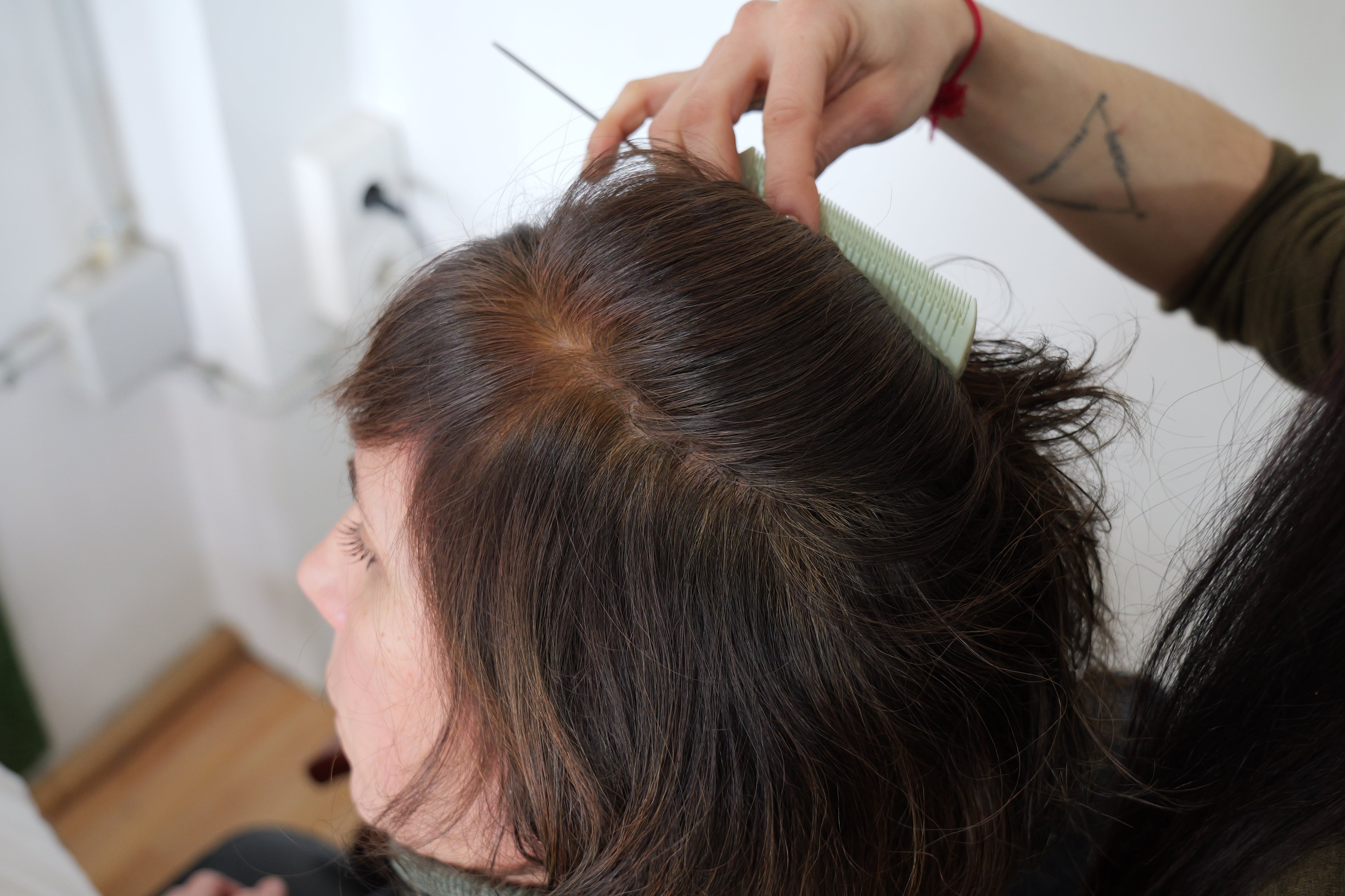 Cómo cubrir canas con henna: paso a paso Radhe Shyam