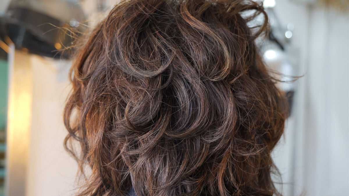 ¿Por qué la henna deja el pelo naranja y cómo evitarlo? Radhe Shyam