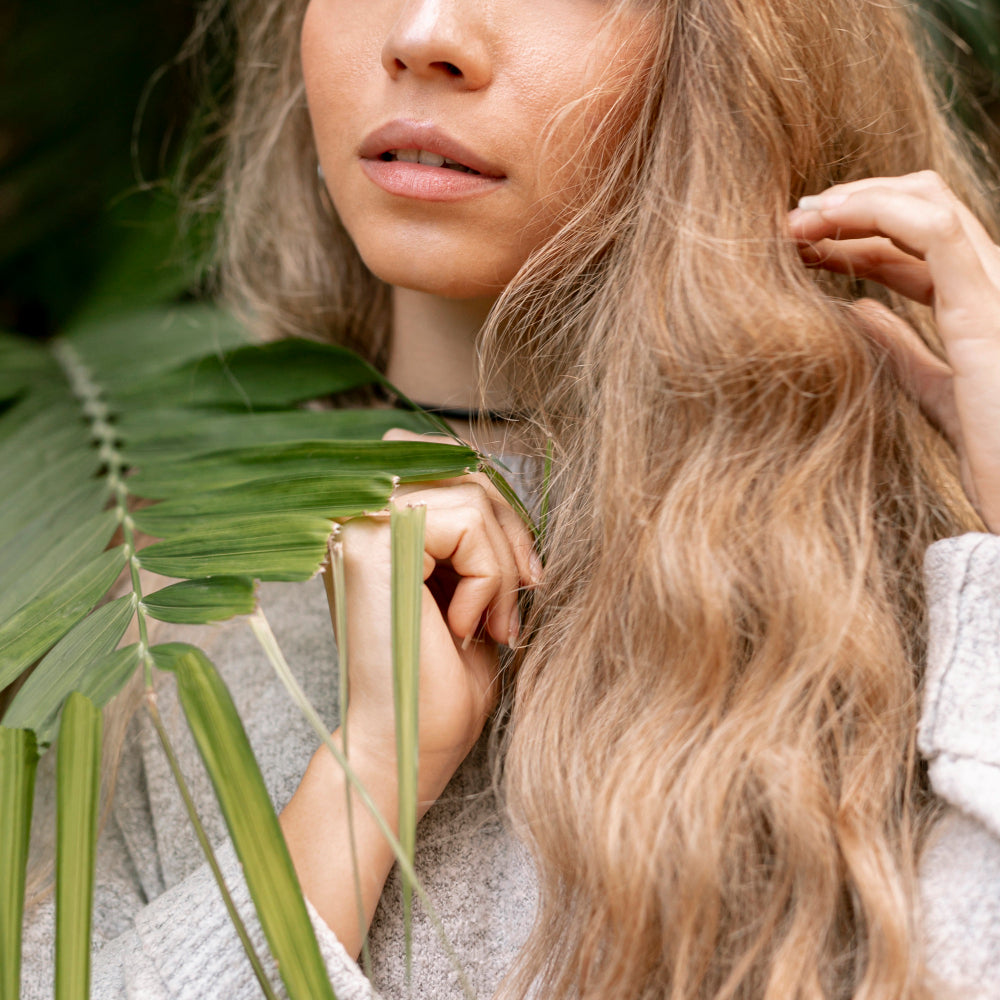 Cómo Fortalecer el Cabello de Forma Natural con Quinquina y Brahmi