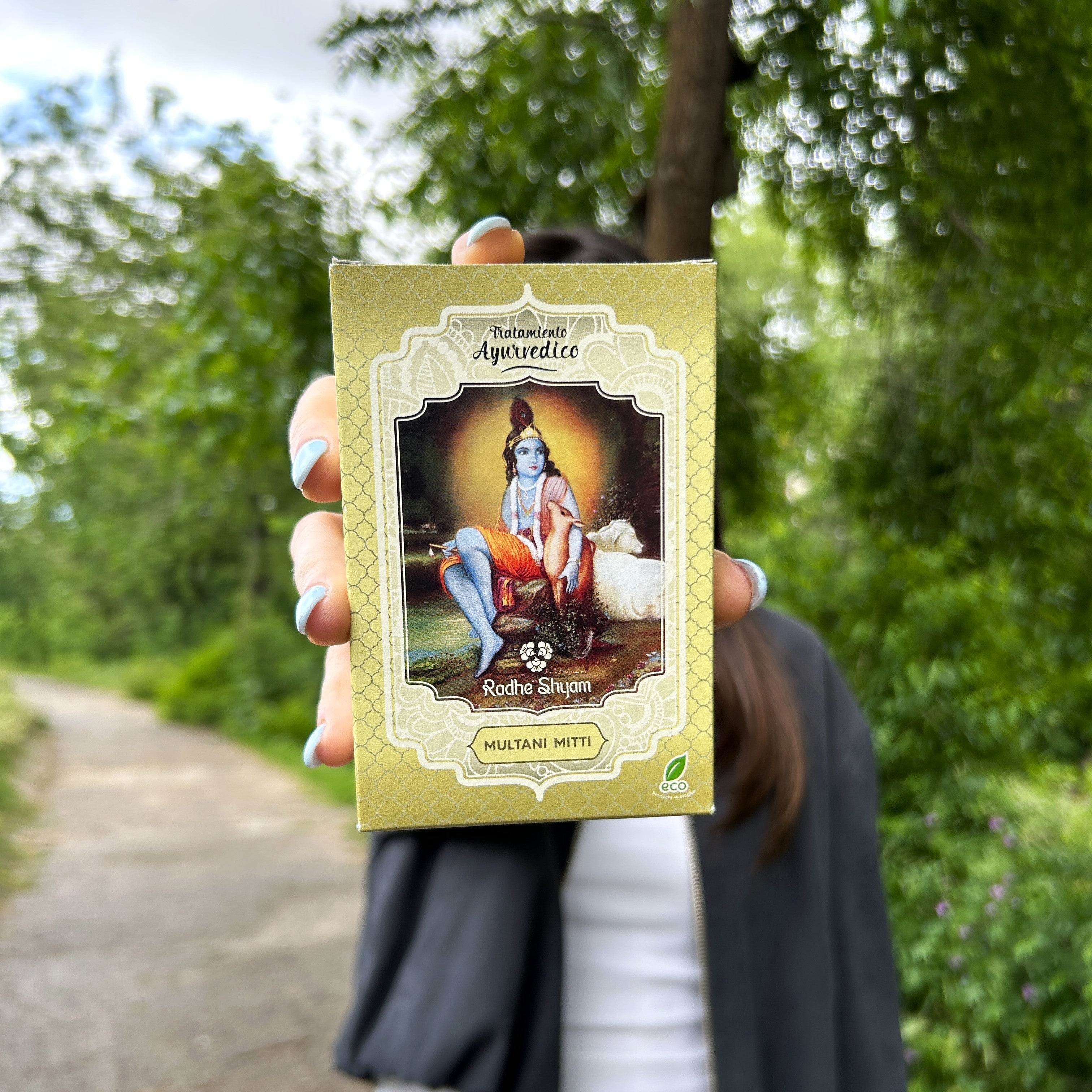 Amla-vs.-Multani-Mitti-qué-tratamiento-natural-elegir-para-tu-cabello Radhe Shyam