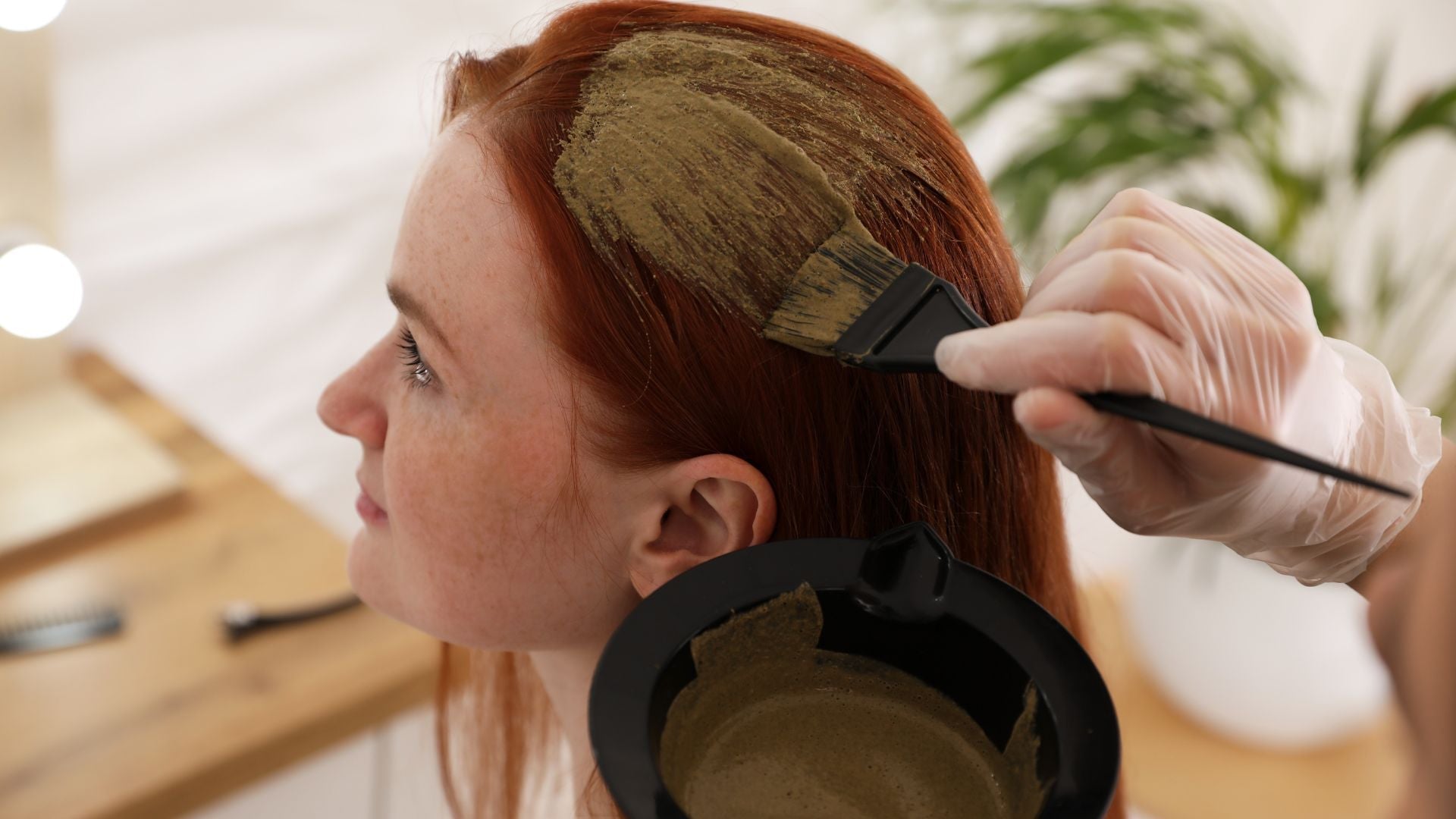 Tendencias-de-henna-para-el-cabello-en-2025-Lo-que-está-de-moda-en-redes-sociales Radhe Shyam